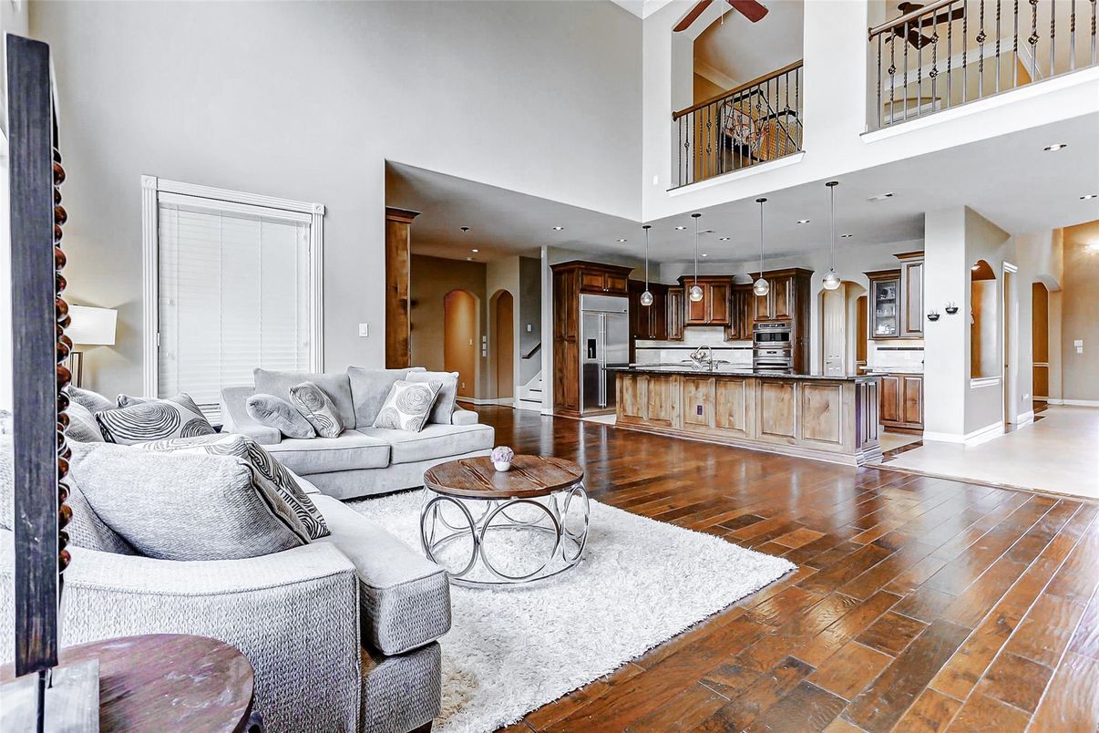 Interior, Kitchen, Living room, Pendant Lights, Recessed Lighting, Stainless Steel Appliances, Wood Texture Flooring