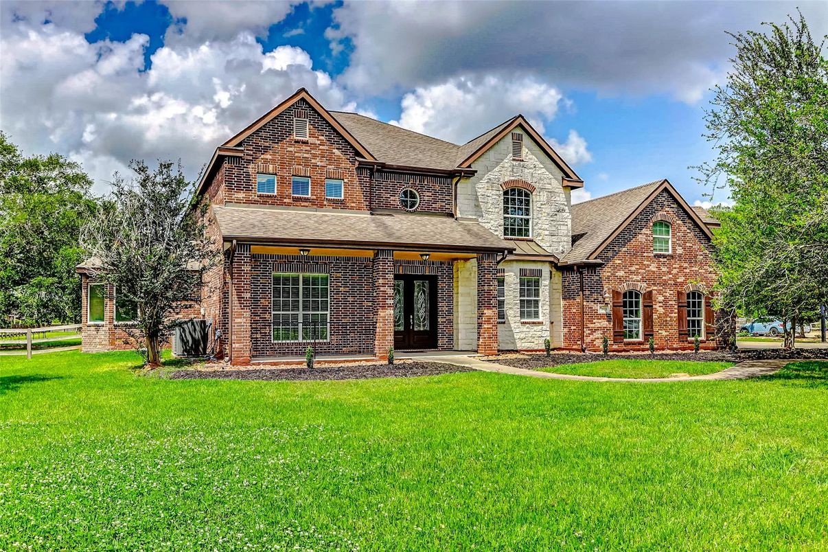 Backyard, Exterior, Facade, Brick Facade, Brick Traditional