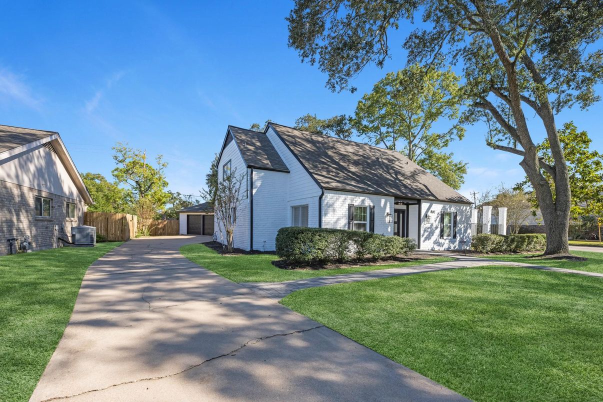 Backyard, Exterior, Facade, Cape Cod
