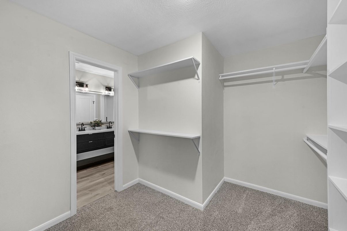 Interior, Walk-in Closets, Wood Texture Flooring