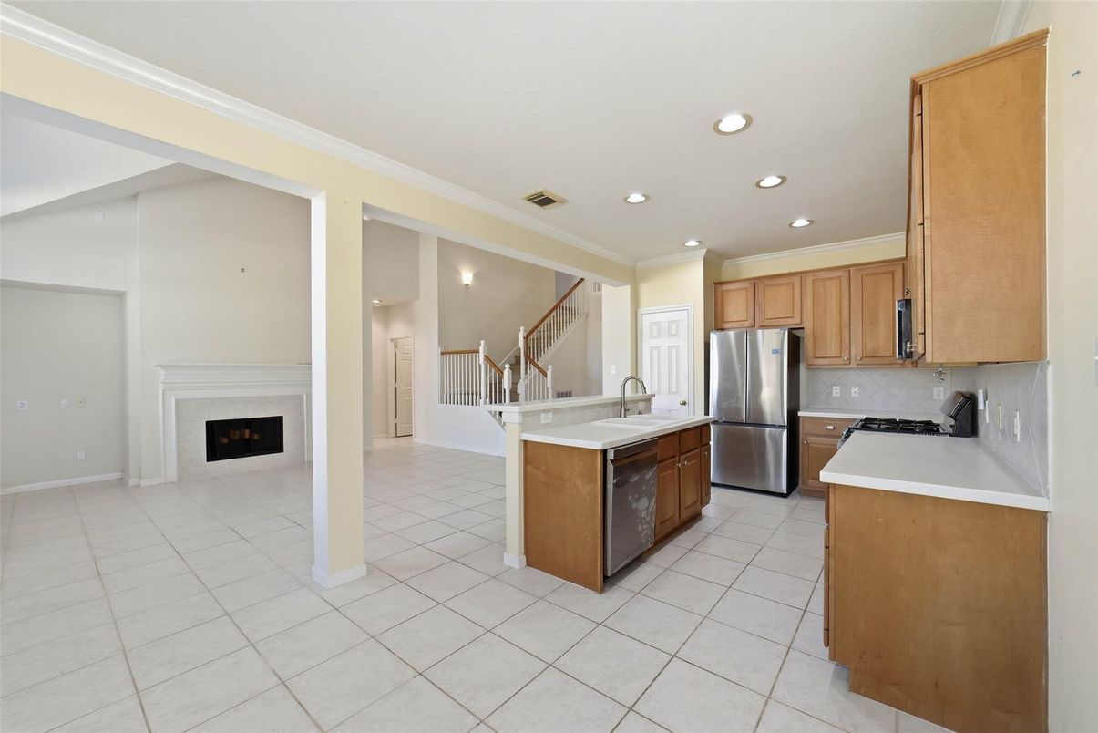 Fireplace, Interior, Kitchen, Recessed Lighting