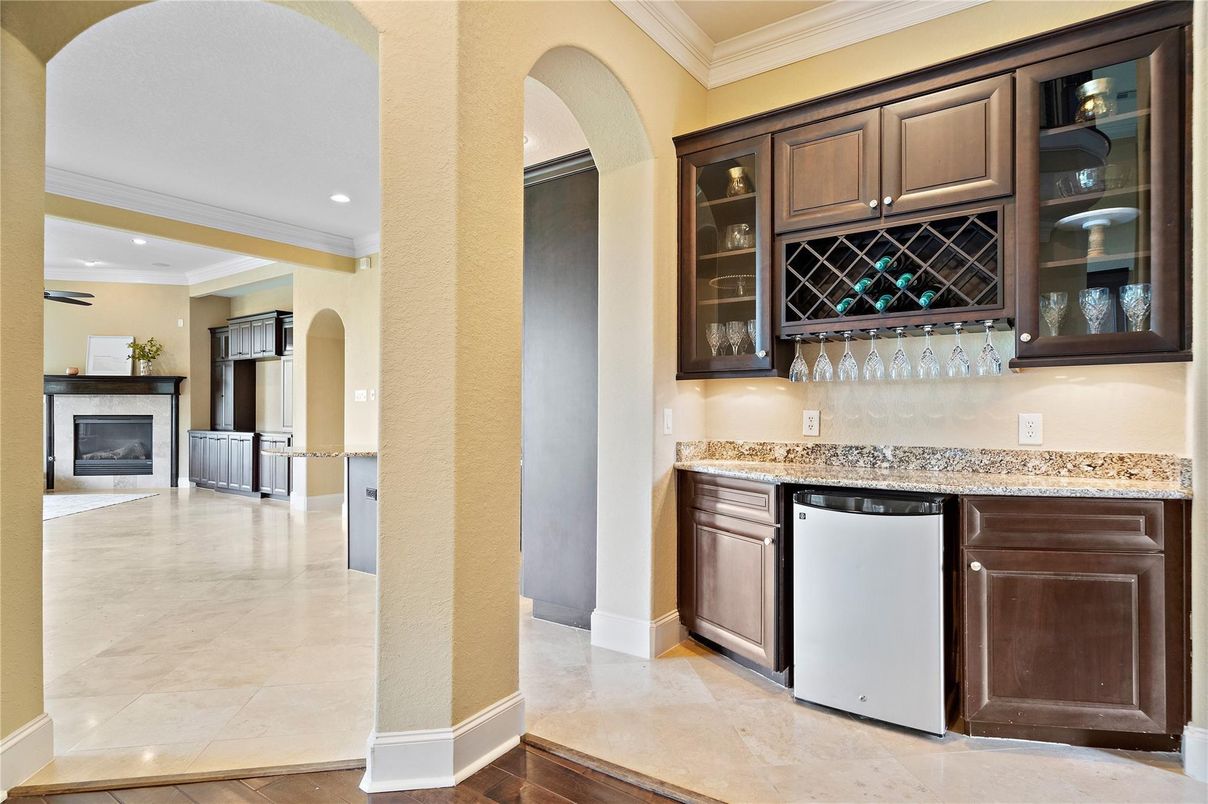 Fireplace, Interior, Kitchen, Recessed Lighting