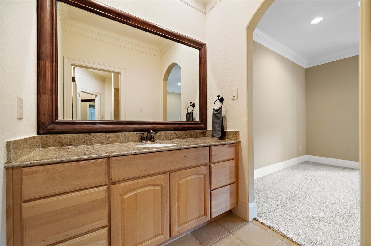 Bathroom, Dual Sink Vanities, Interior, Recessed Lighting