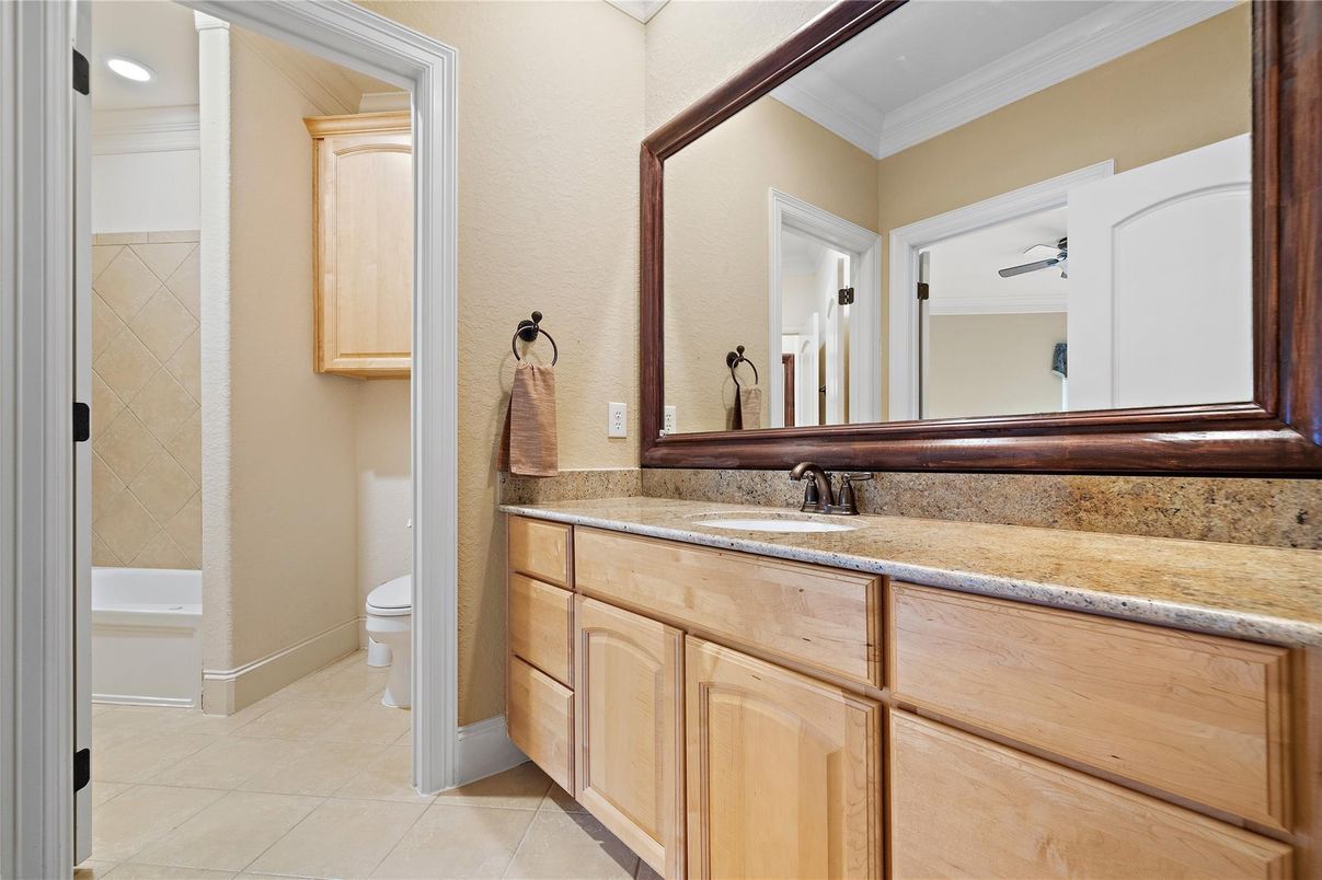 Bathroom, Interior, Recessed Lighting
