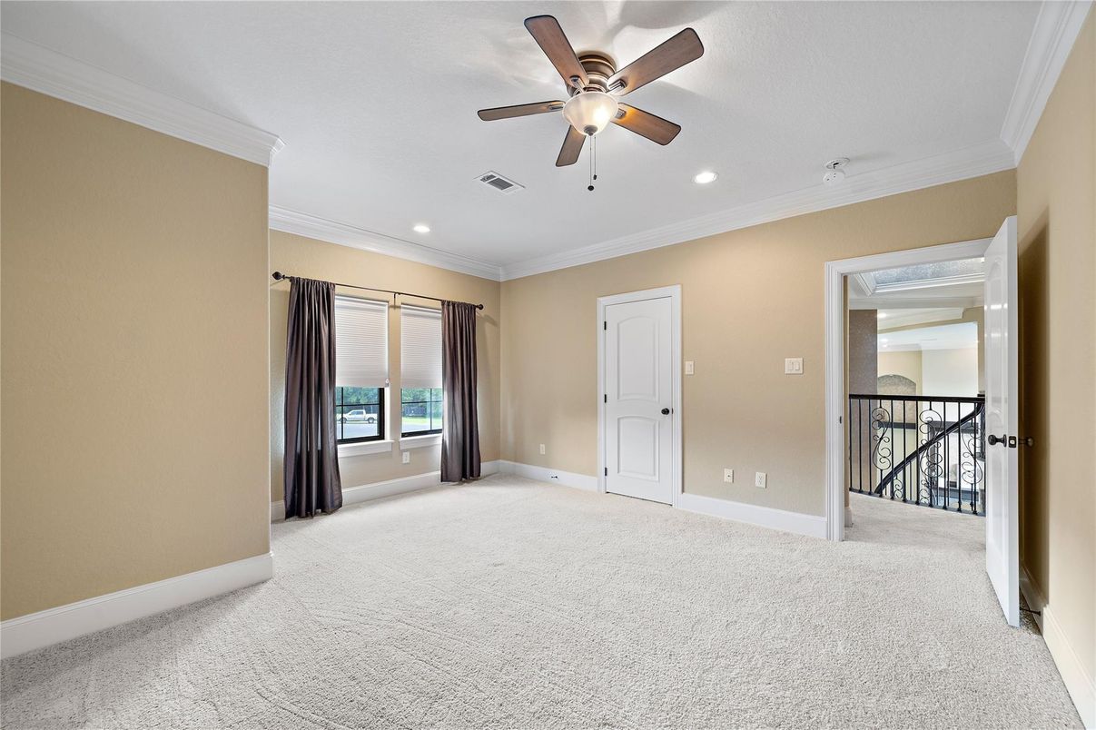 Empty room, Interior, Recessed Lighting