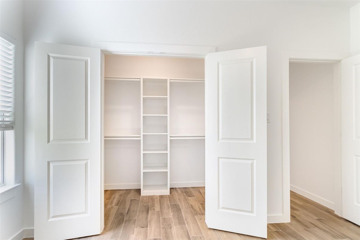 Interior, Walk-in Closets, Wood Texture Flooring
