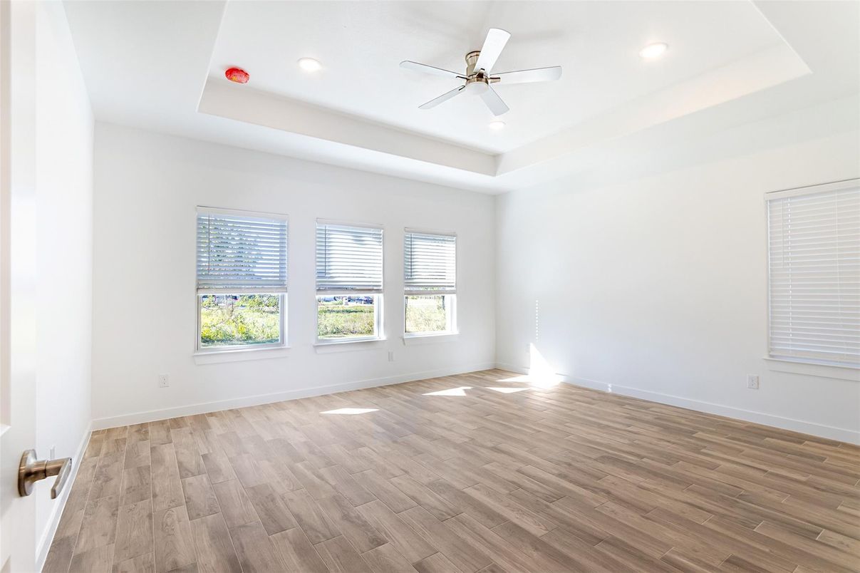 Empty room, Interior, Recessed Lighting, Wood Texture Flooring