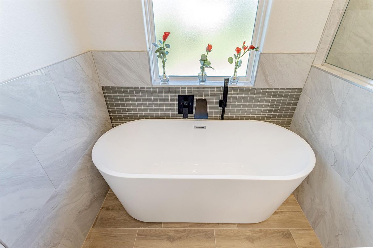 Bathroom, Free Standing Baths, Interior, Marble Walls