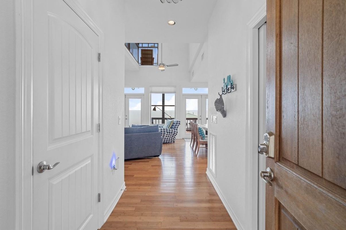 Interior, Living room, Pendant Lights, Recessed Lighting, Wood Texture Flooring