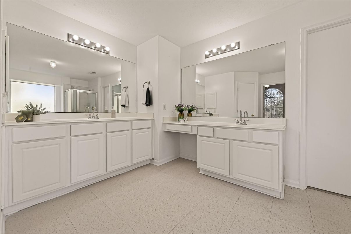 Bathroom, Dual Sink Vanities, Interior