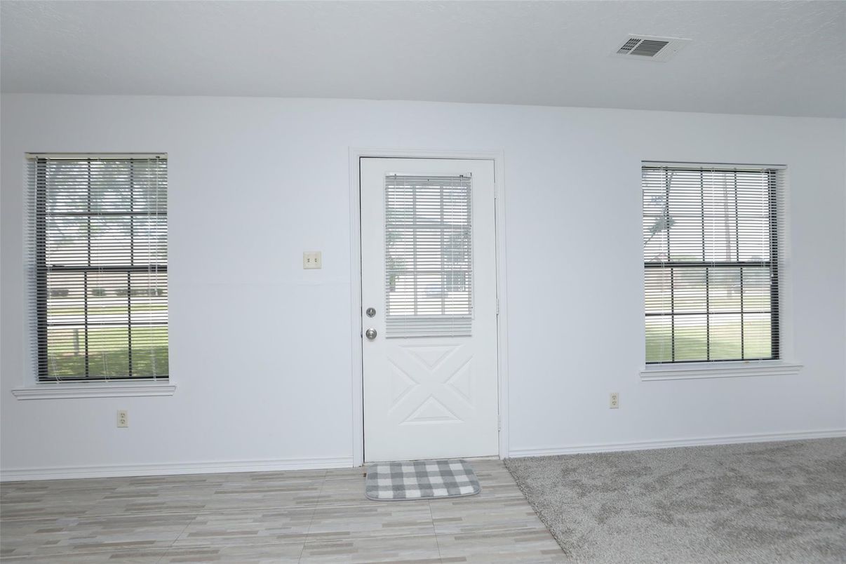 Empty room, Interior