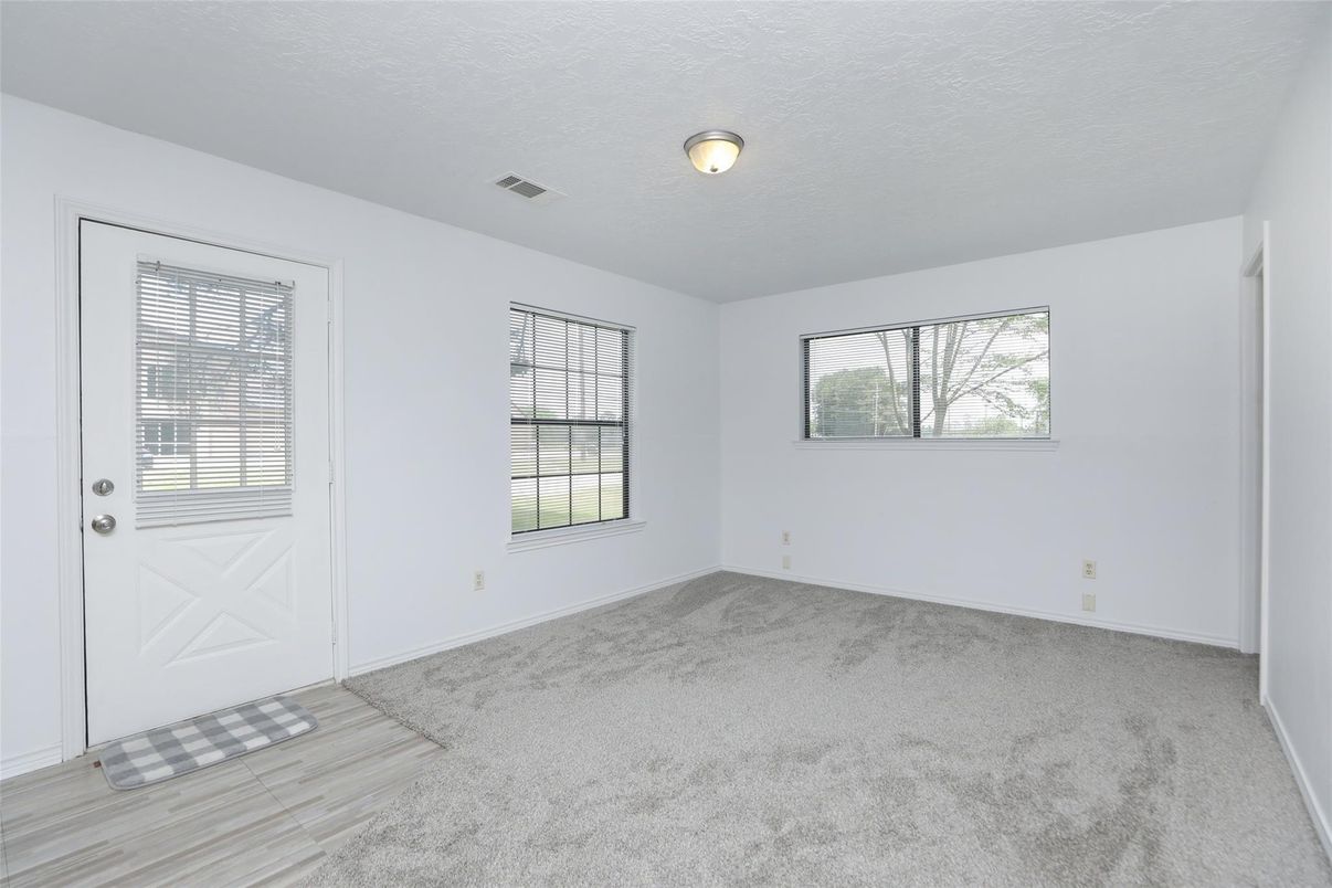 Empty room, Interior