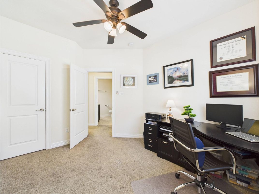 Home Office, Interior