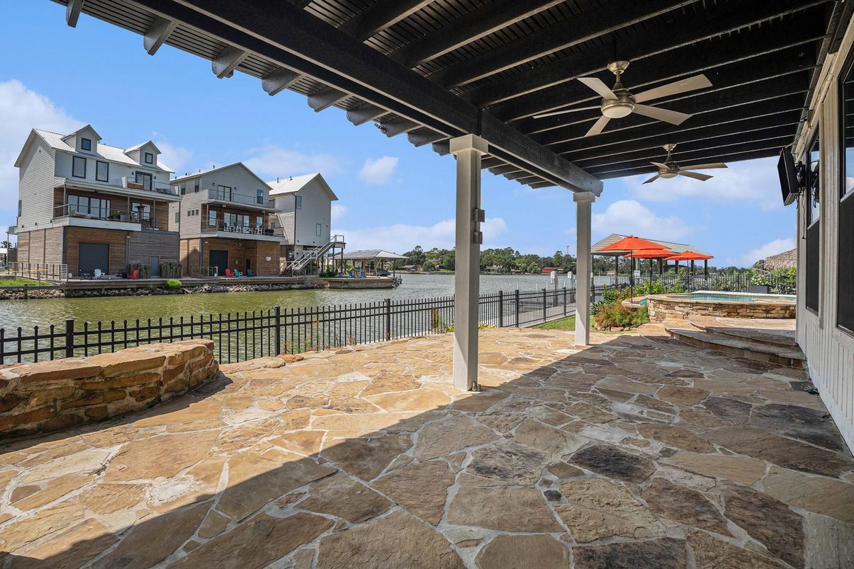 Exterior, Pool, Water