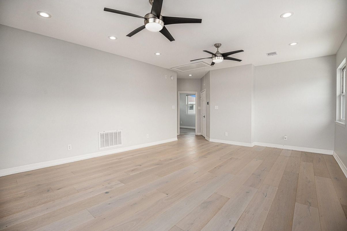 Empty room, Interior, Recessed Lighting, Wood Texture Flooring