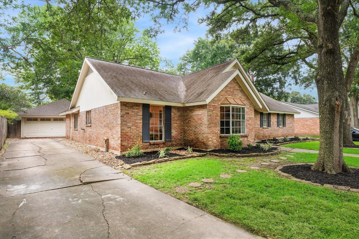 Exterior, Facade, Brick Facade, Tudor Revival