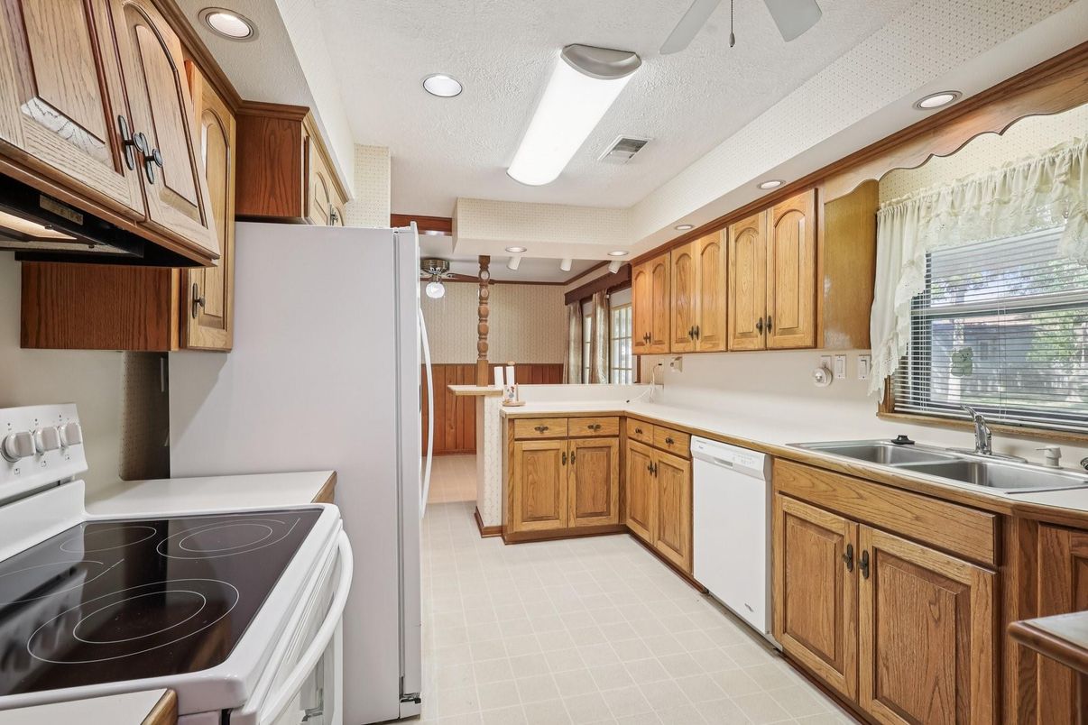 Interior, Kitchen, Recessed Lighting