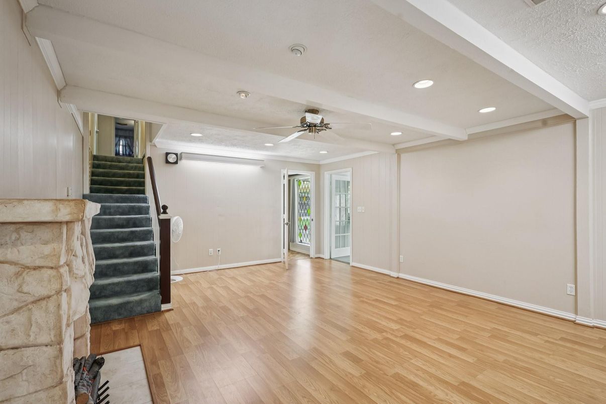 Interior, Recessed Lighting, Wood Texture Flooring