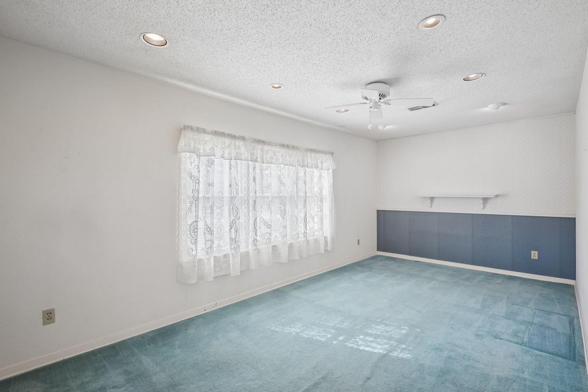 Empty room, Interior, Recessed Lighting