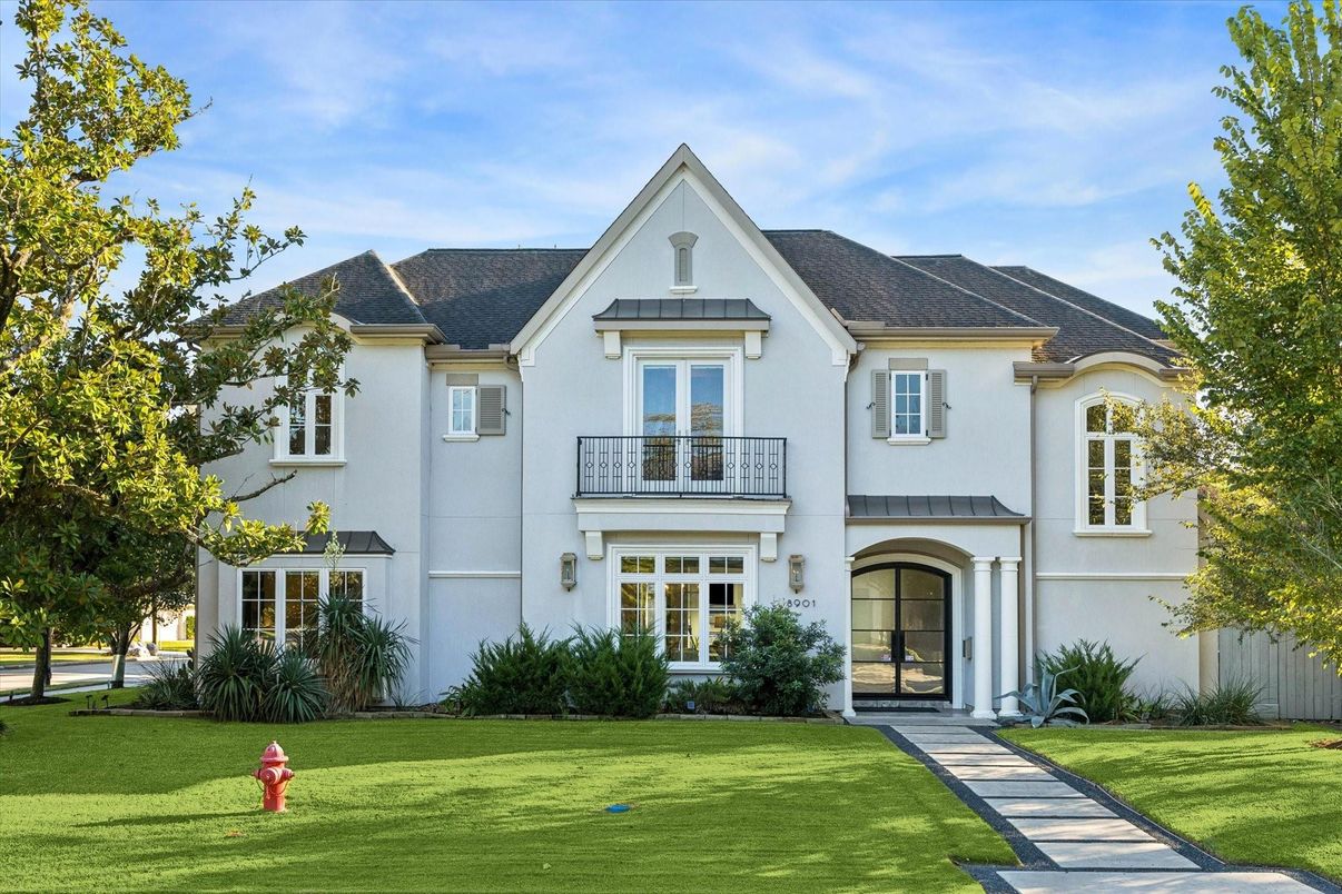 Exterior, Facade, French Provincial