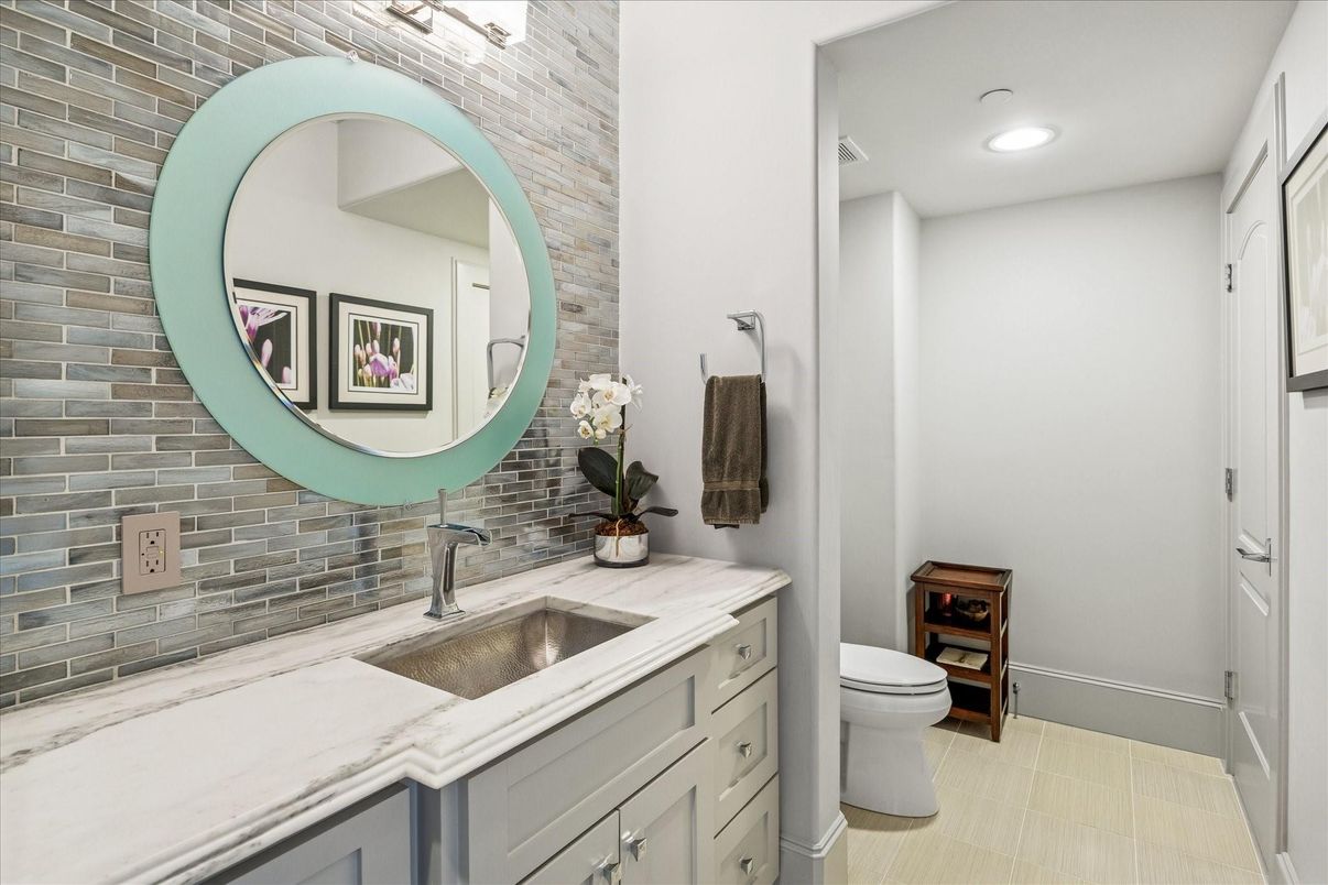 Bathroom, Interior, Recessed Lighting