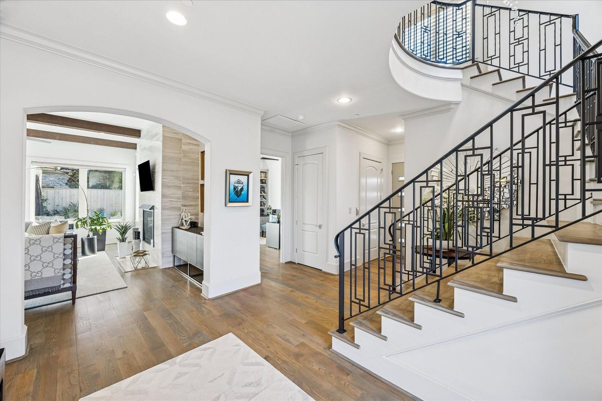 Interior, Recessed Lighting, Wood Texture Flooring