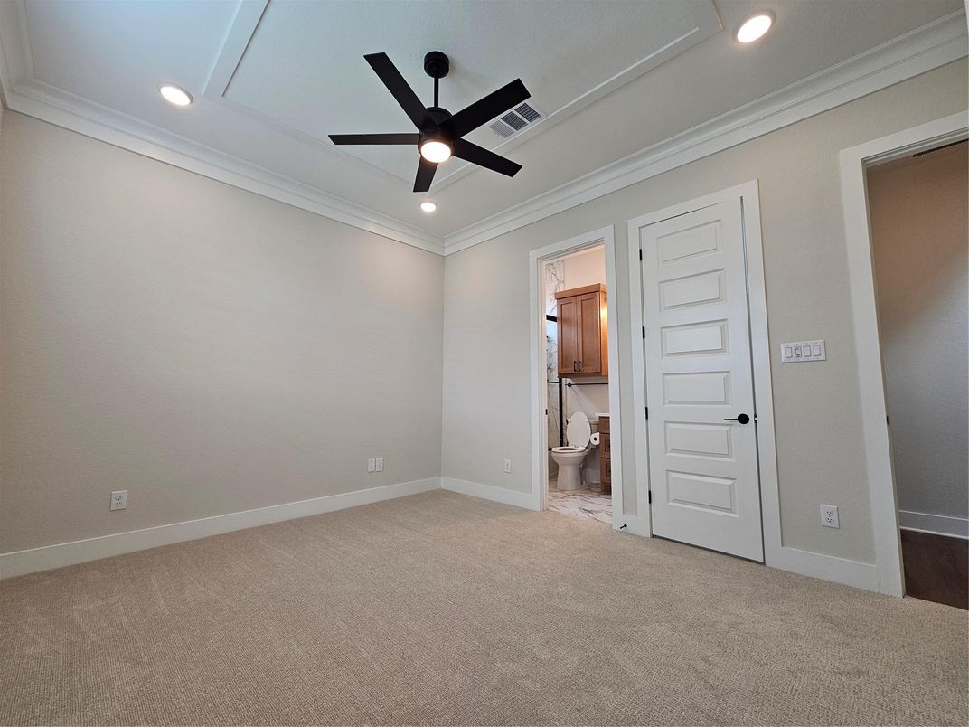 Empty room, Interior, Recessed Lighting