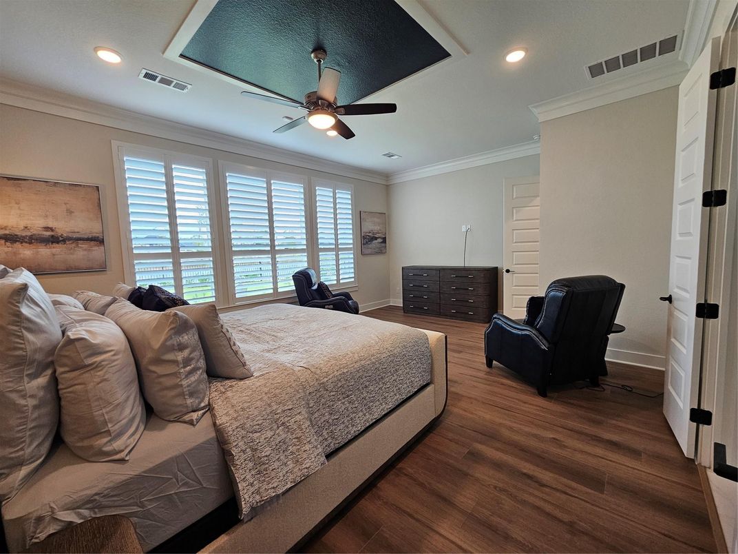 Bedroom, Interior, Recessed Lighting, Water, Wood Texture Flooring