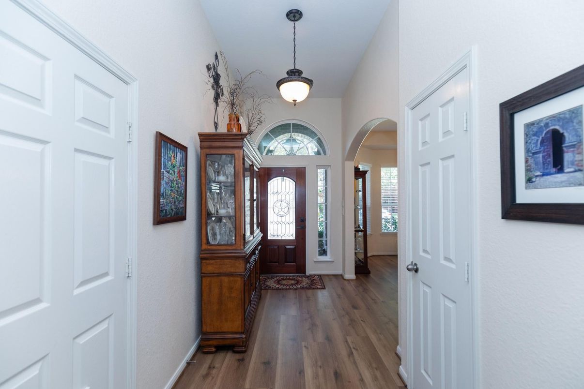 Interior, Pendant Lights, Wood Texture Flooring