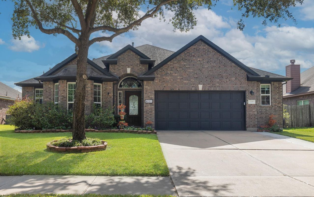 Attached, Exterior, Facade, Brick Facade, Brick Traditional