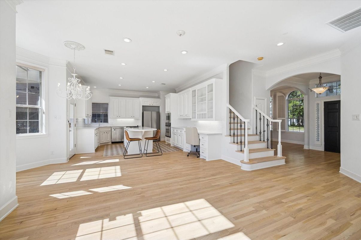 Chandelier, Dining room, Interior, Kitchen, Pendant Lights, Recessed Lighting, Wood Texture Flooring