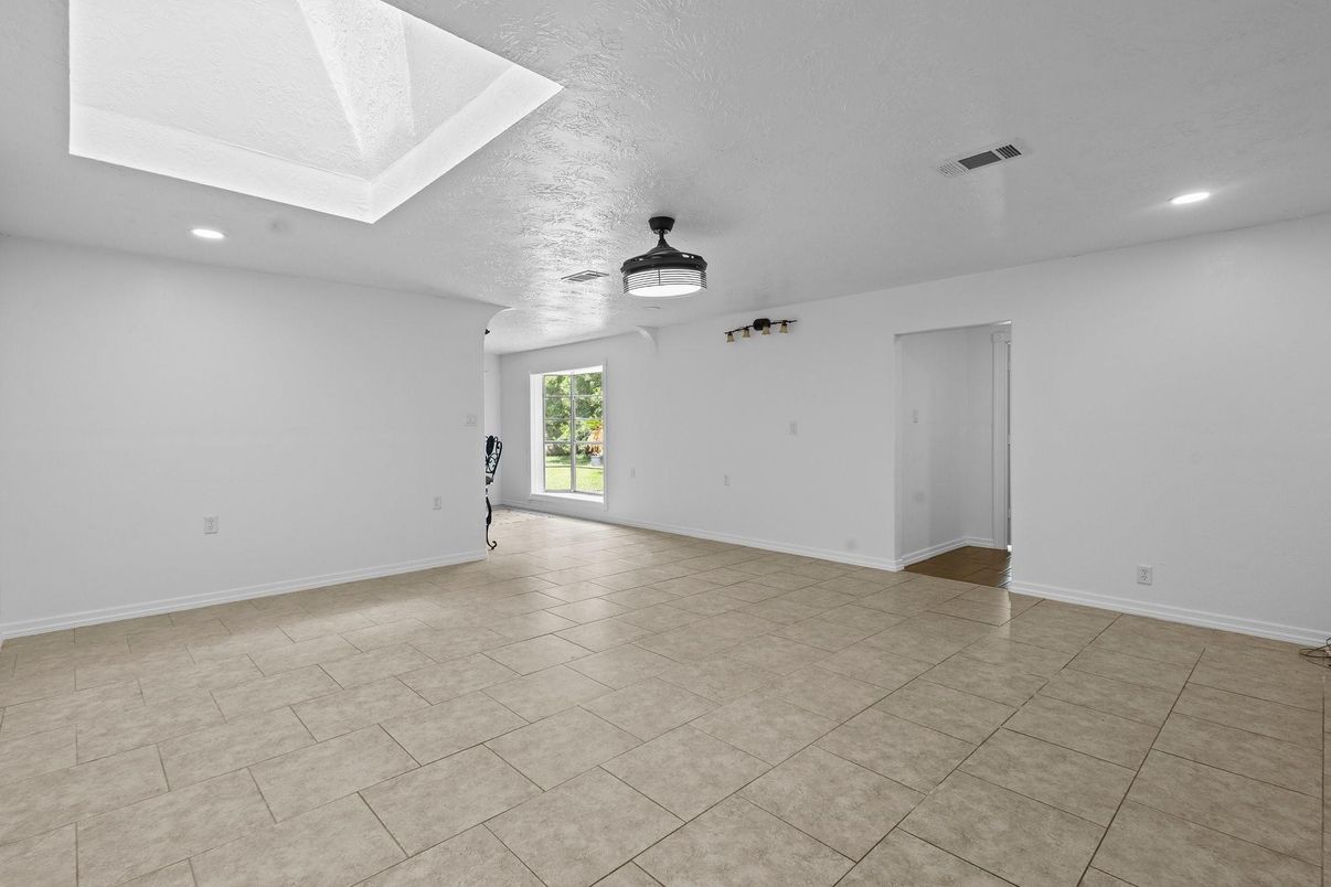 Empty room, Interior, Recessed Lighting