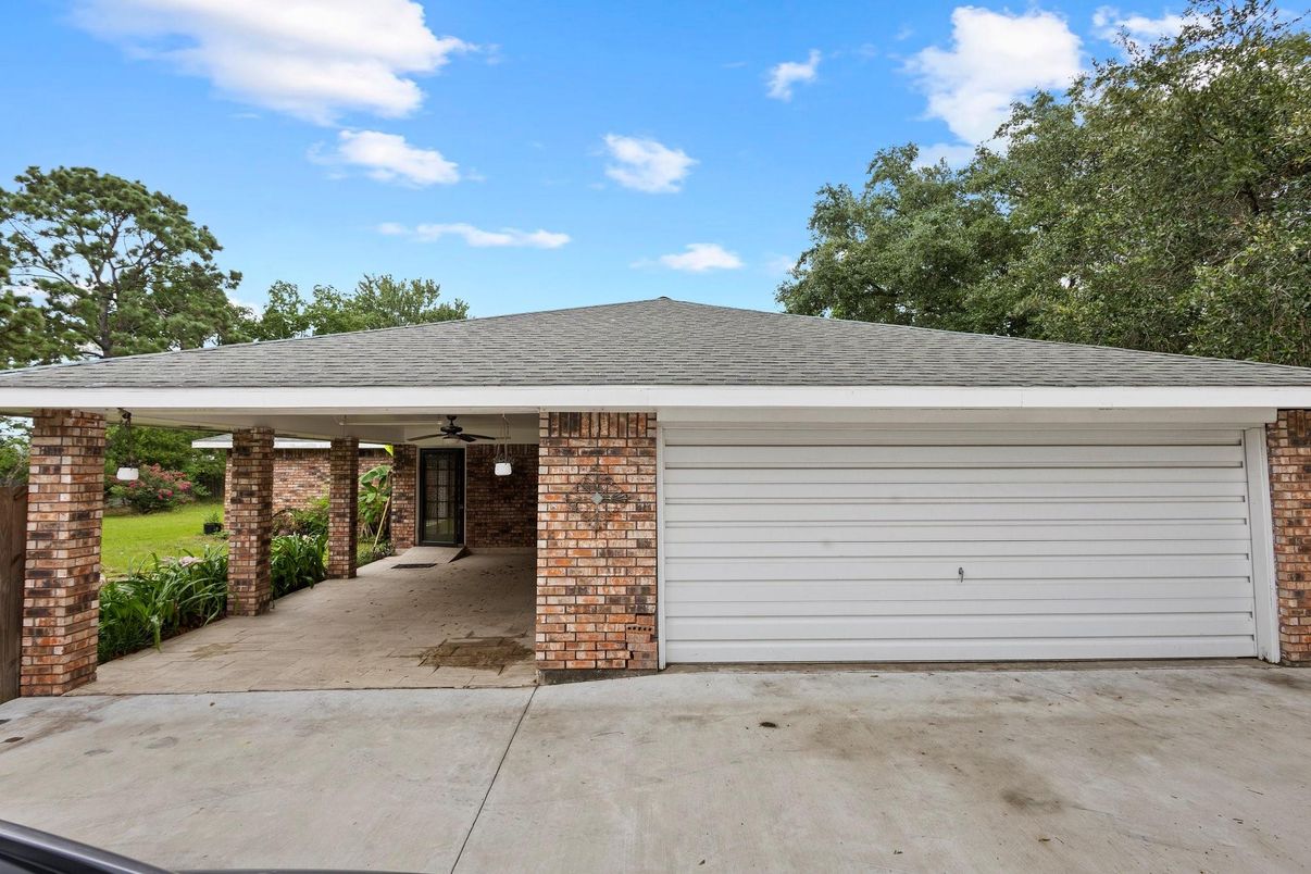 Detached Garage, Exterior