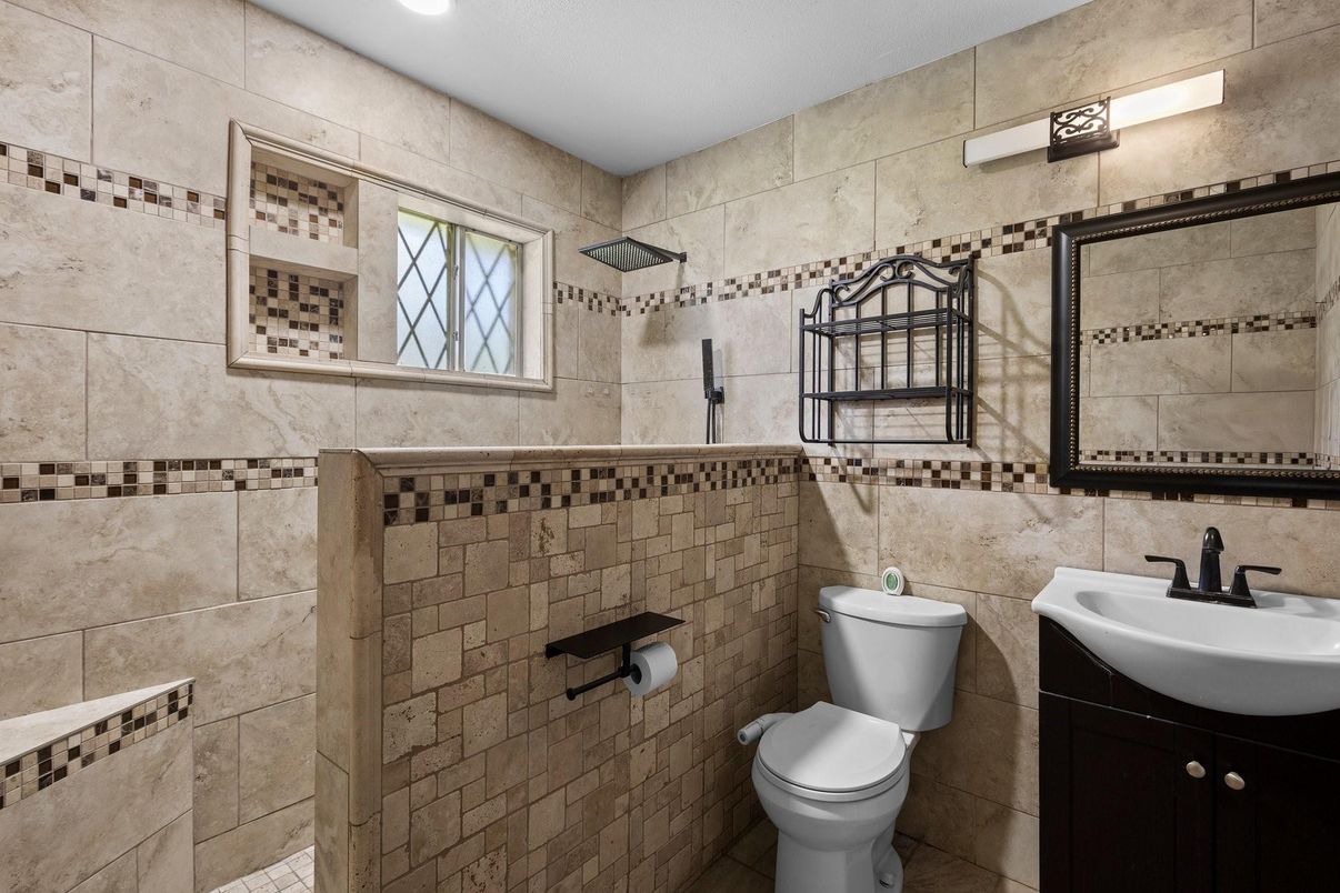 Bathroom, Interior, Recessed Lighting
