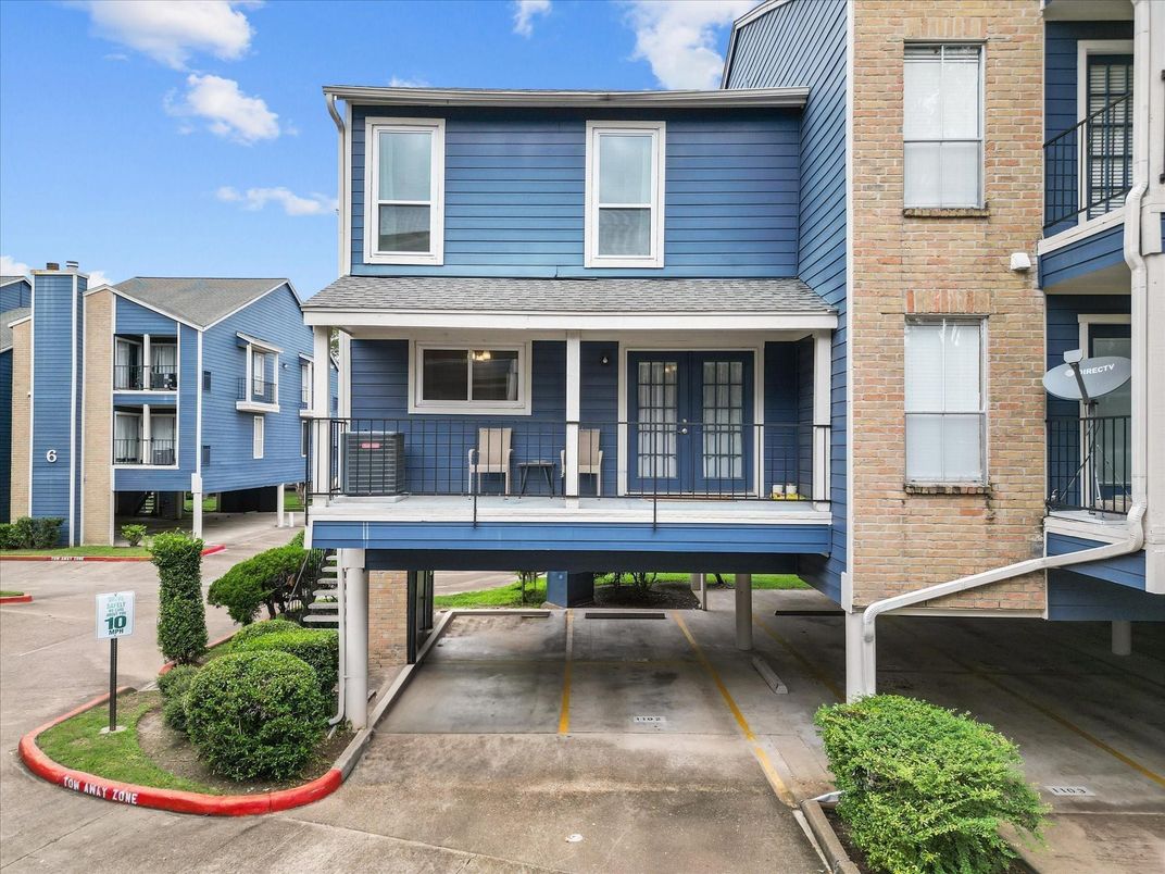 Exterior, Facade, Brick Facade, Rowhouse