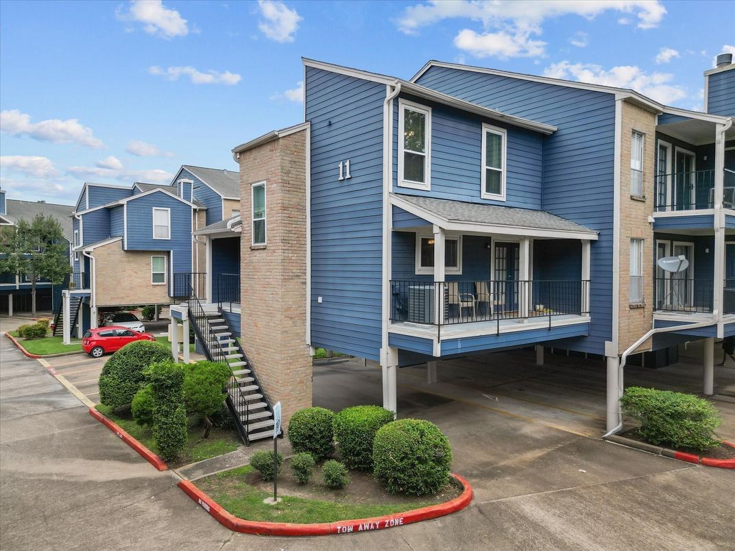Exterior, Facade, Rowhouse