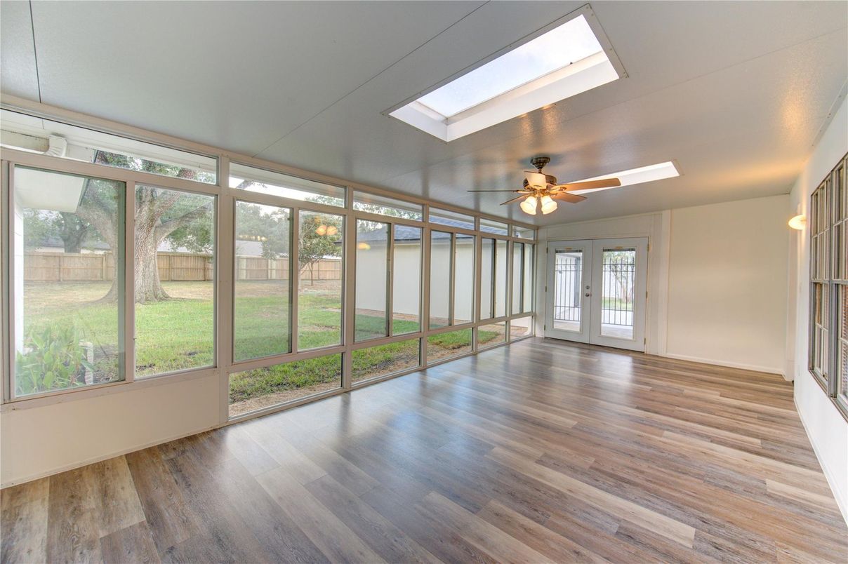 Empty room, Interior, Sun Room, Wood Texture Flooring