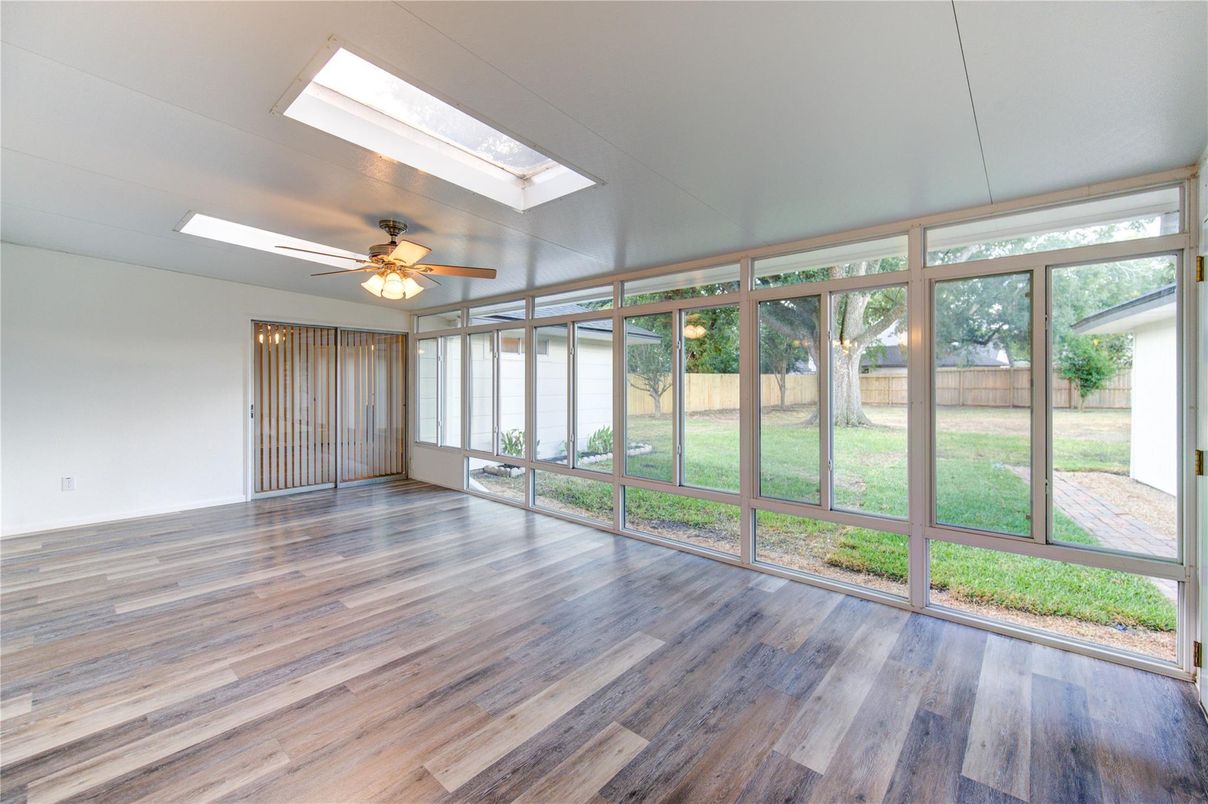 Empty room, Interior, Sun Room, Wood Texture Flooring