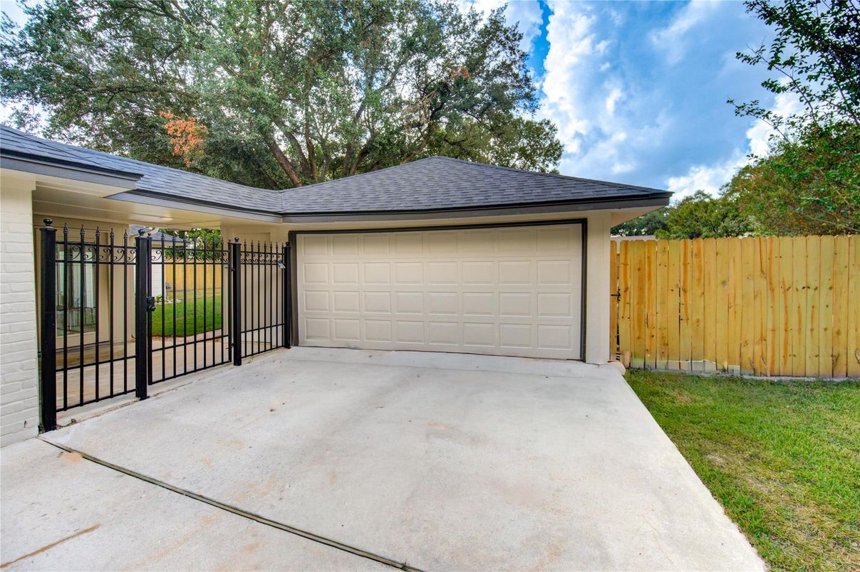 Detached Garage, Exterior