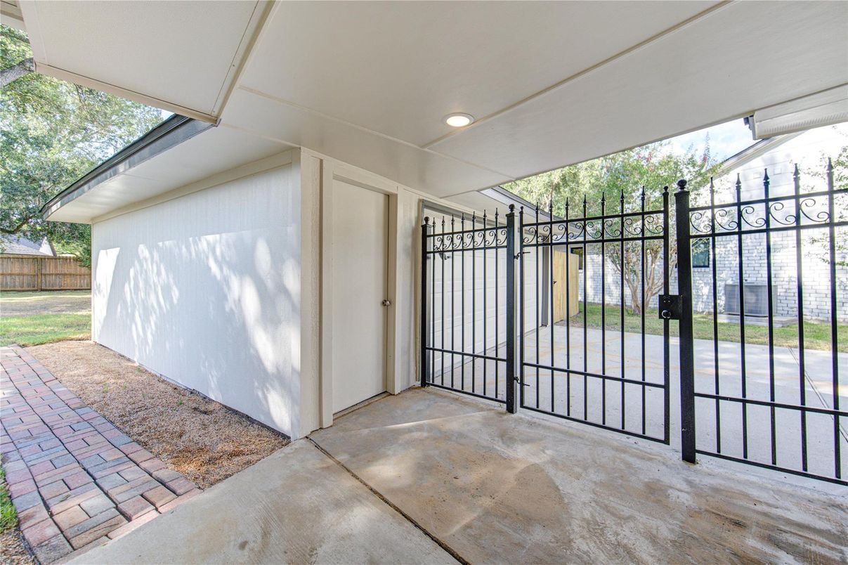 Detached Garage, Exterior