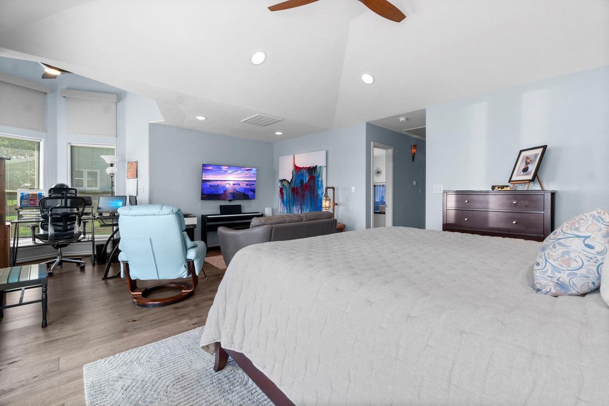 Bedroom, Home Office, Interior, Recessed Lighting, Wood Texture Flooring