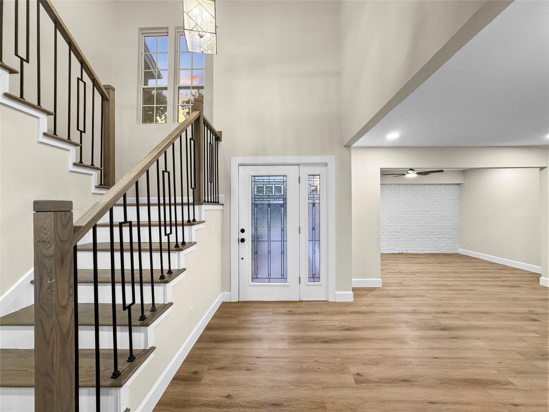 Interior, Recessed Lighting, Wood Texture Flooring
