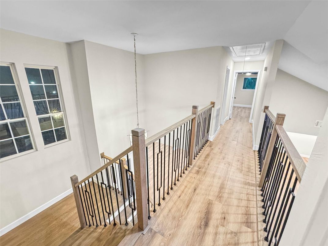 Interior, Pendant Lights, Wood Texture Flooring