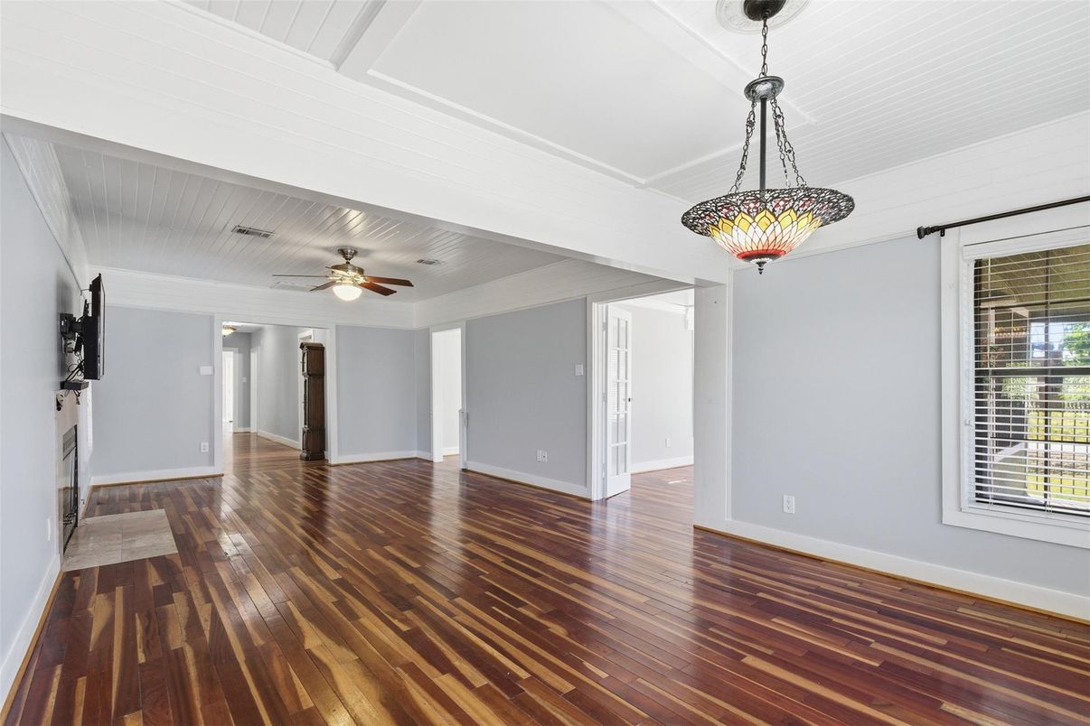 Empty room, Interior, Pendant Lights, Wood Texture Flooring