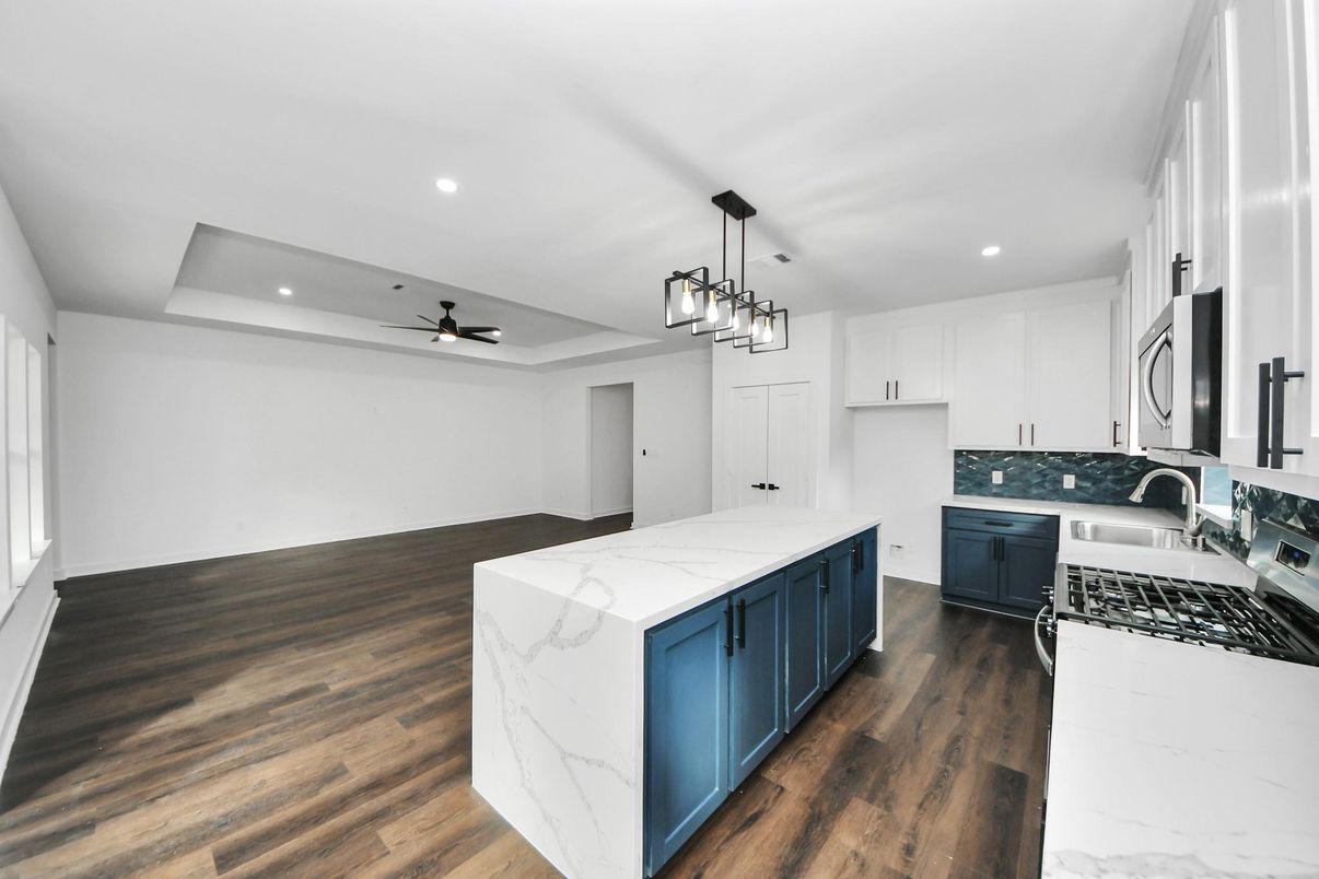 Interior, Kitchen, Pendant Lights, Recessed Lighting, Wood Texture Flooring
