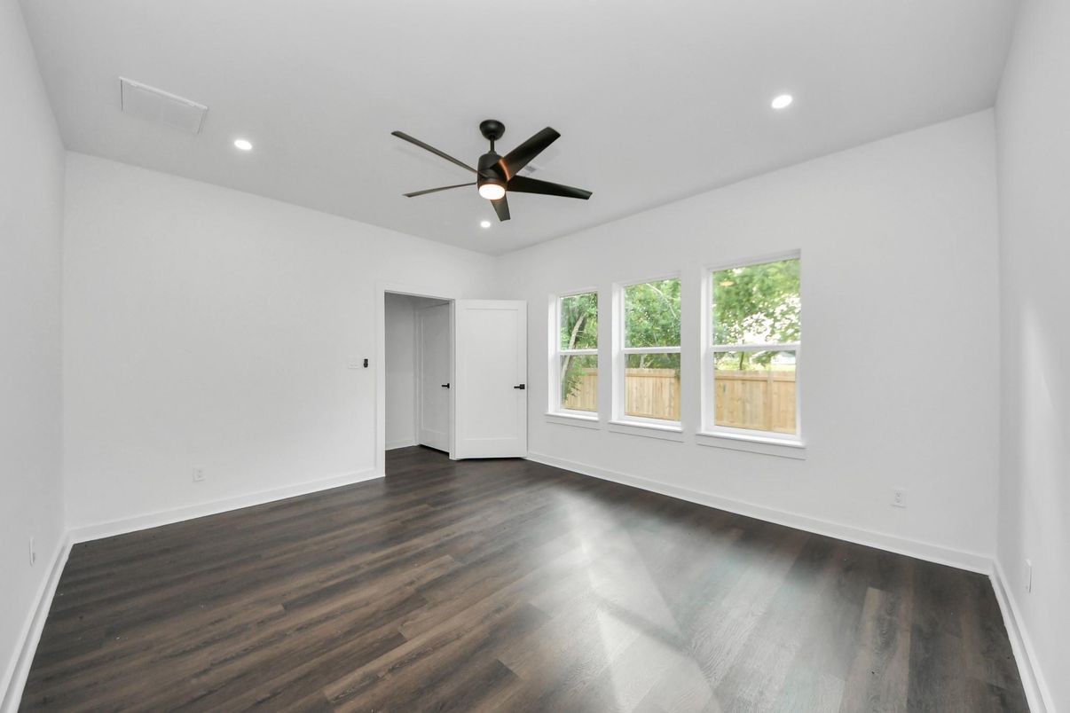 Empty room, Interior, Recessed Lighting, Wood Texture Flooring