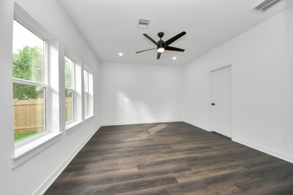 Empty room, Interior, Recessed Lighting, Wood Texture Flooring