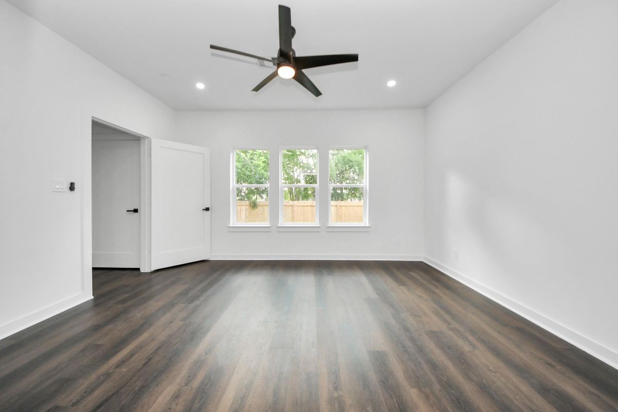 Empty room, Interior, Recessed Lighting, Wood Texture Flooring