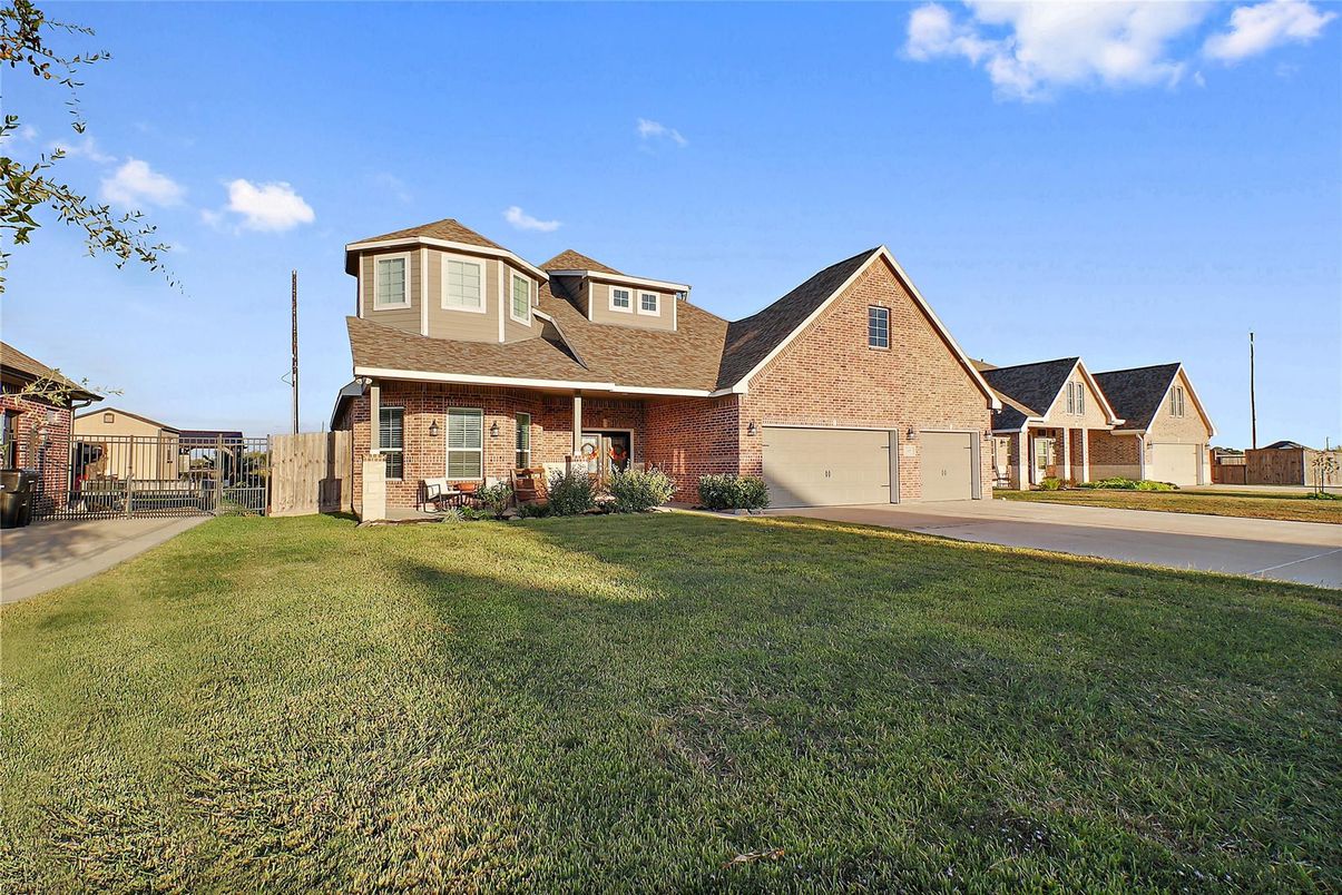 Attached, Exterior, Facade, Brick Facade, Cape Cod