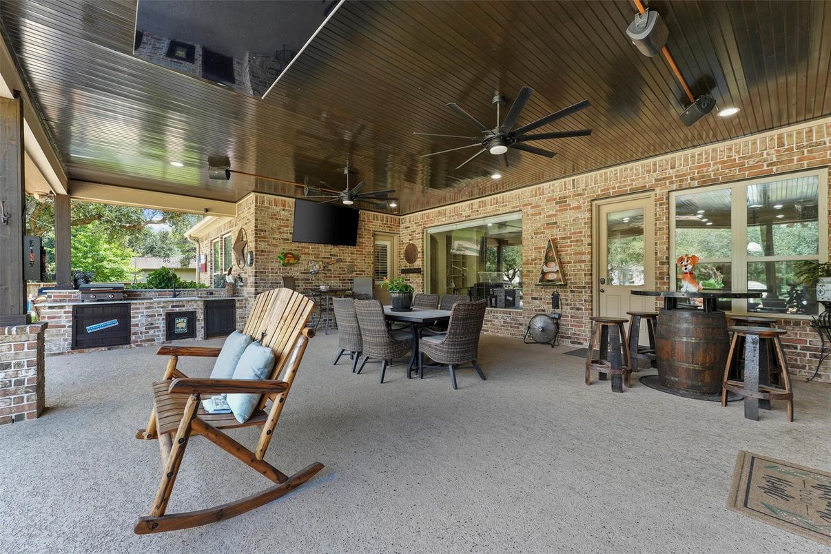 Exterior, Outdoor Kitchen